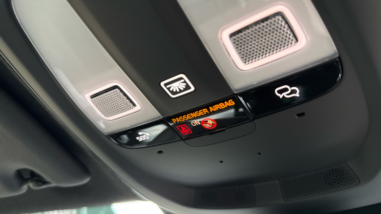 Volvo XC40 2.0 B4P Plus Dark 5dr Auto Petrol Estate